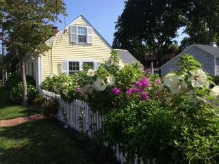 445 Boston Neck Rd, North Kingstown RI  02852-6232 exterior