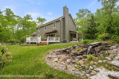 335 Veterans Hwy, Jackson Twp NJ  08527-2832 exterior