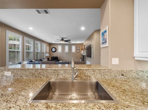 7463 Circulo Sequoia, Carlsbad CA 92009-8467 exterior