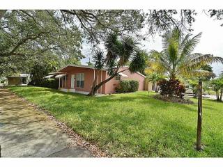 7060 Park St, Hollywood, FL 33024-3852