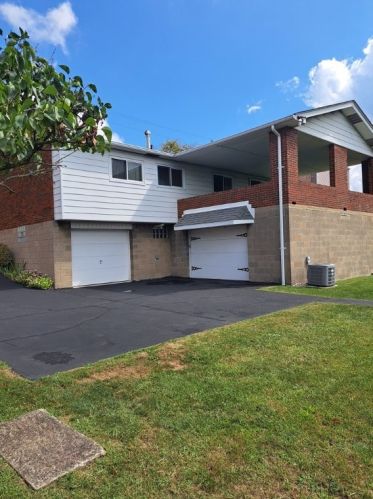 1132 Portsmouth Dr, Mckeesport, PA 15133-3708