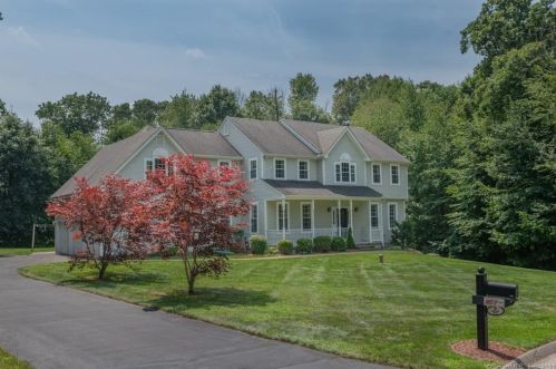 8 White Oak Dr, Colchester, CT 06415-1963