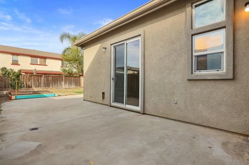 17769 Golden Spike Trl, Lathrop CA  95330-9373 exterior