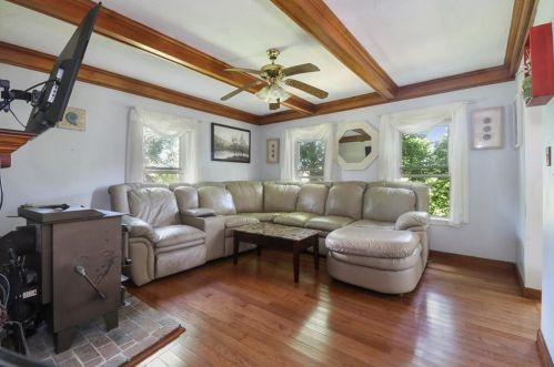 88 White Horse Rd, Plymouth, MA 02360-1046