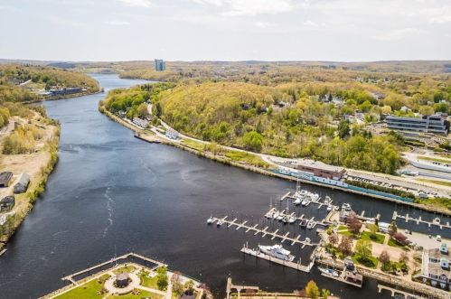 37 Harbor View Ln, Norwich, CT 06360-5068