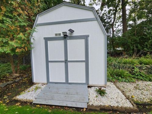 36 Pratt St, Norwich CT  06360-3733 exterior