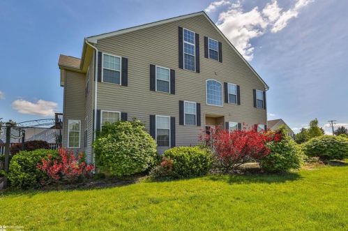 5271 Spring Ridge Dr, Macungie, PA 18062-9584