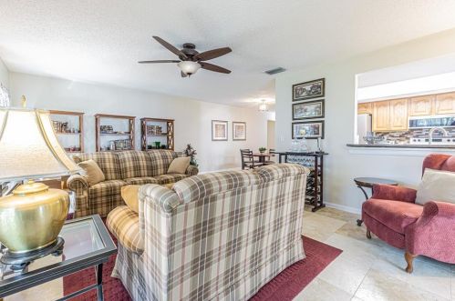 3832 90th Ter, Pinellas Park FL  33782-5942 exterior