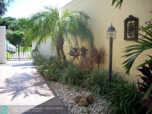 3578 Commodore Cir, Delray Beach FL  33483-8020 exterior