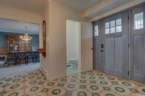 16 Clayton Dr, Huntington Station NY 11746-5503 exterior