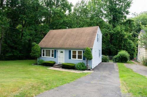 120 Kaechele Pl, Bridgeport, CT 06606-1810