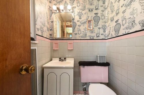 3959 Boulevard Dr, Pittsburgh PA  15217-2619 exterior