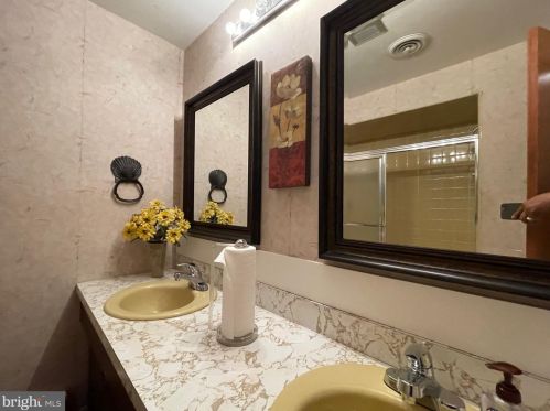 714 Pomona Rd, Riverton NJ 08077-4233 exterior