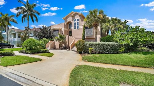 6024 Kipps Colony Dr, Saint Petersburg, FL 33707-3967