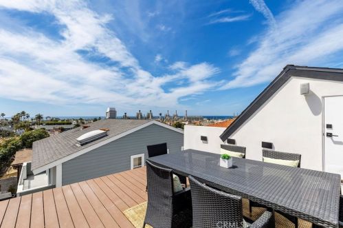 705 Juanita Ave, Redondo Beach CA  90277-2227 exterior