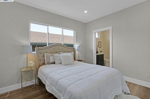 1324 76th Ave, Oakland CA  94621-2734 exterior