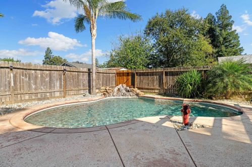 9271 Briles Ct, Elk Grove CA  95624-2451 exterior