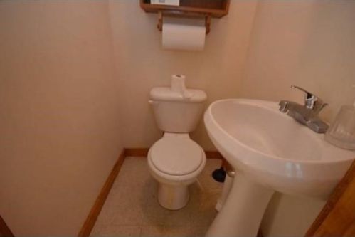 12 Quincy St, Nashua NH  03060-3417 exterior