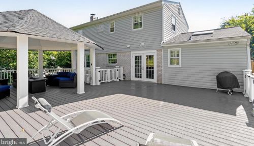 6808 Houndmaster Rd, Springfield VA  22152-2715 exterior
