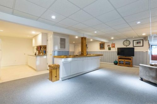 1 Lenni Lenape Ct, Stony Point NY  10980-3438 exterior