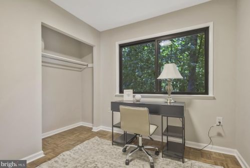 2361 Emerald Hts Ct, Herndon VA 20191-1752 exterior