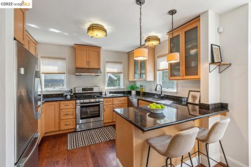 5904 Canning St, Oakland CA 94609-1306 exterior