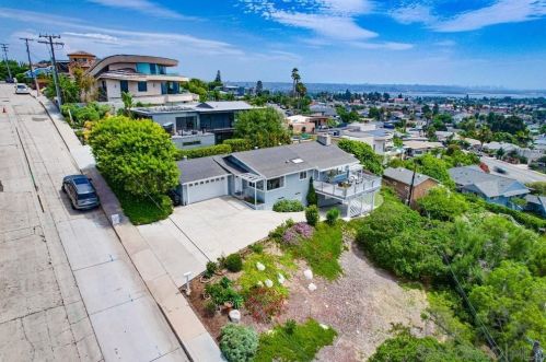 1527 Loring St, San Diego CA  92109-1765 exterior