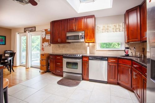 119 Pierce Dr, Pleasantville, NY 10570-1013
