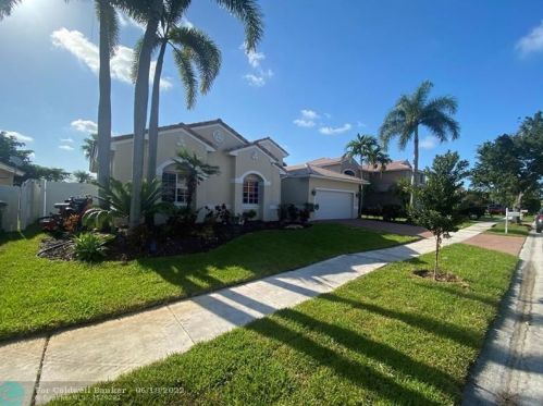 327 188th Ter, Hollywood FL  33029-5441 exterior