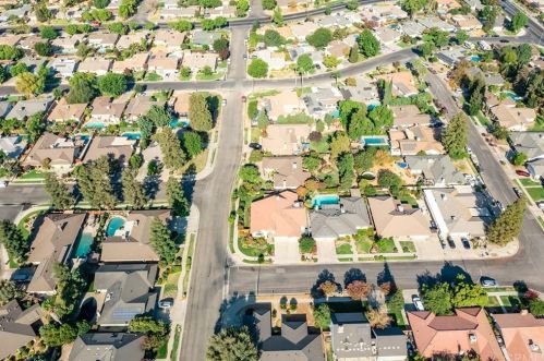 508 Heatherwood Dr, Madera CA  93637-2744 exterior