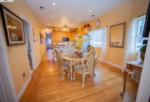 1610 14th St, Oakland CA  94607-1512 exterior