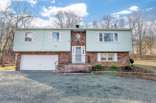 1 Caye Rd, Danbury, CT 06811-4901