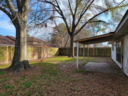 16910 Rolling Acres Dr, Humble, TX 77396-1324