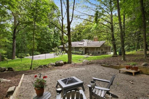 164 Westchester Ave, Scotts Corners NY  10576-1705 exterior