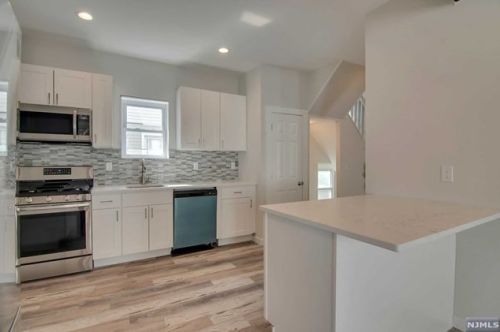 29 Niagara St, Dumont NJ  07628-3405 exterior