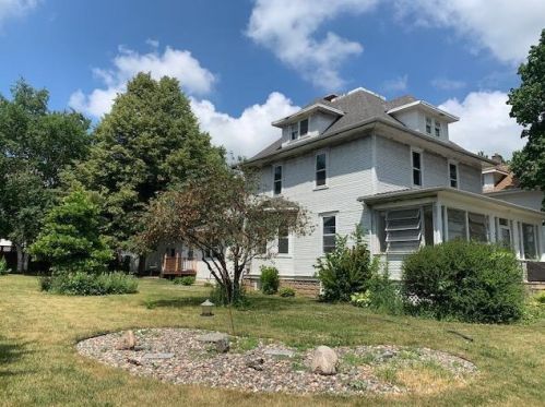 503 1st St, Fairfax, MN 55332