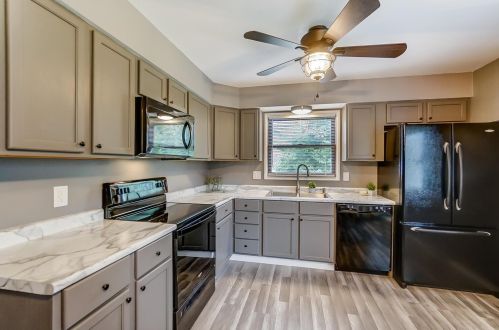 1075 Chenonceaux Dr, Marion OH  43302-6734 exterior