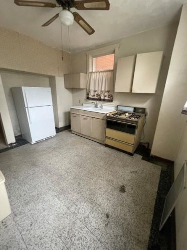 1931 Broadway Ave, Pittsburgh PA  15216-3170 exterior