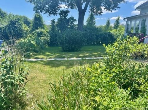 30 Roy St, Moosup, CT 06354-1526