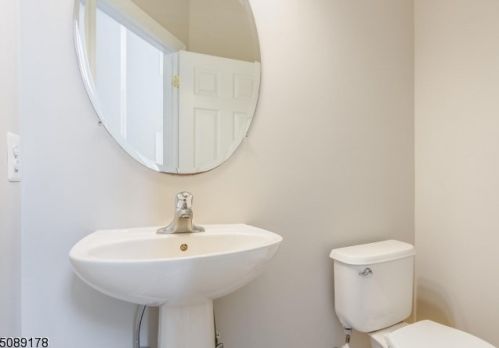 31 Vail Ln, Flemington NJ  08822-3453 exterior