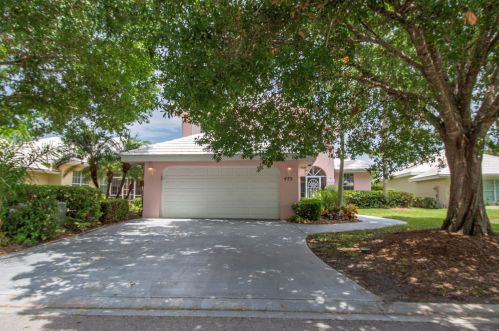 425 Fairway Lndg, Fort Pierce, FL 34986-2164