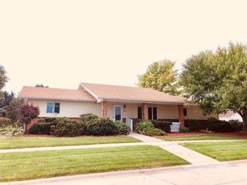 831 48th St, Kearney, NE 68847-8427