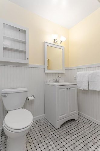 46 Merriland Rd, Stamford CT  06903-1717 exterior