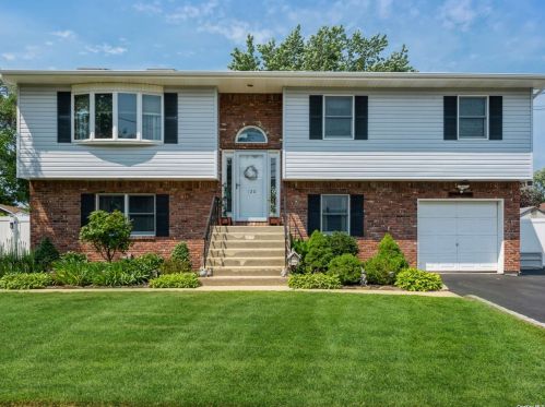 120 38th St, North Lindenhurst, NY 11757-2611