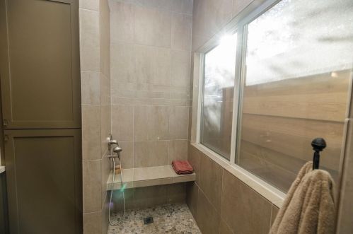 1955 Tuolumne Rd, Turlock CA  95382-8912 exterior