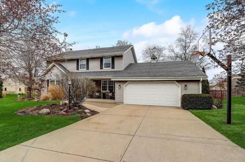 13190 Scarborough Dr, Waukesha WI  53151-6122 exterior