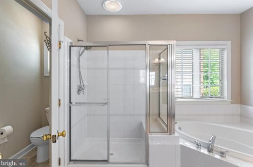 16640 Radcliffe Ln, Woodbridge VA  22191-4437 exterior