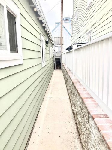 814 Capistrano Pl, San Diego CA 92109-8106 exterior