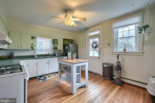 605 Pearl St, Lancaster PA  17603-5009 exterior
