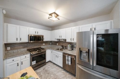 108 Violet Ln, Trenton NJ  08638-2031 exterior